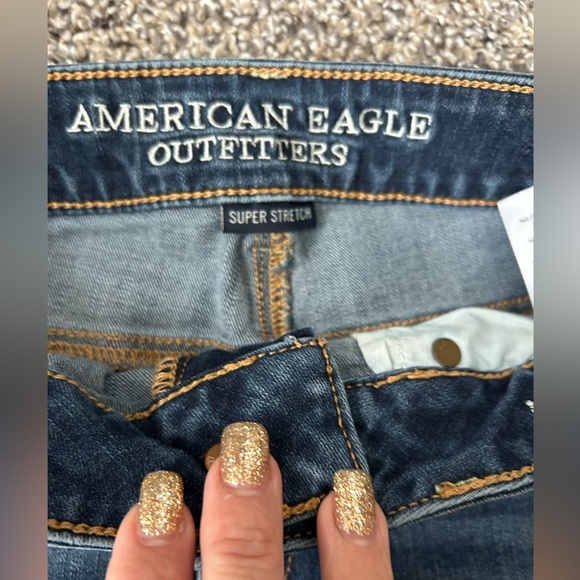 American Eagle dark wash Shortie shorts in like new condition size 4 - Picture 3 of 6